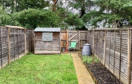 3 bedroom terraced house to rent - Photo 2