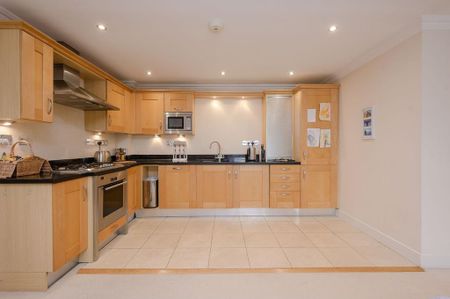 2 bedroom maisonette to rent - Photo 4