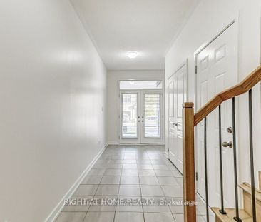 Townhouse For Lease | W8146150 - Photo 4