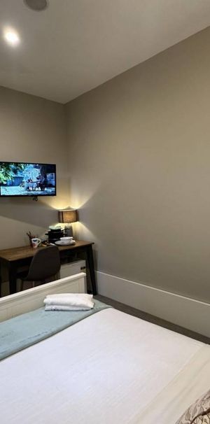 Private Room Walk to North Sydney Station and Greenwood Plaza in 8 Min - Photo 1