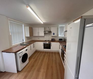 St. Michaels Terrace, Leeds, LS6 - Photo 2