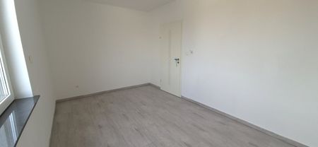 Zentrumsnah: 2-Zimmer-Wohnung mit Dachter­rasse im 3-Parteien-Haus - Photo 2