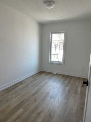 For Lease - 8 Andrew Knowles Lane, East Gwillimbury, Ontario - Photo 5