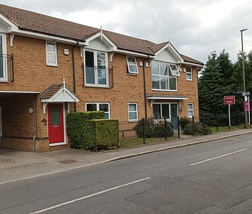 1st Floor, 2 bedroom, apartment with Off Street parking, Surrey - Photo 5