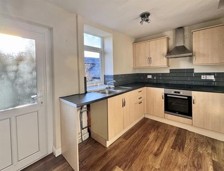 2 Bedroom End Terrace To Let - Photo 5