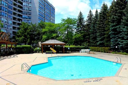 For Lease - 12 Laurelcrest Street Unit# 909, Brampton, Ontario - Photo 4