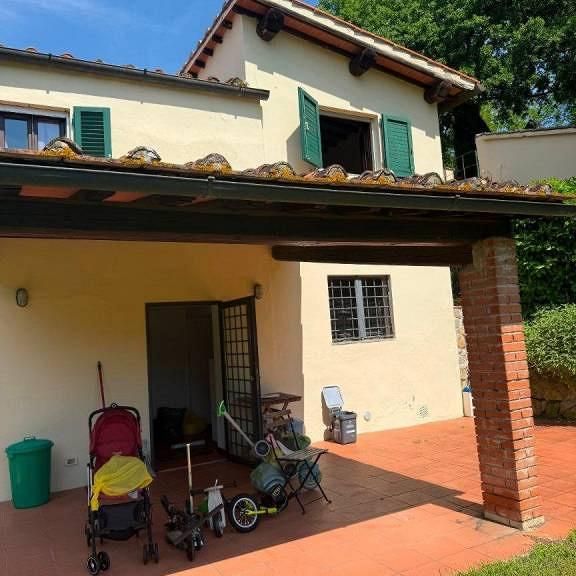 Rustico / Casale di 130 m² con più di 5 locali a B - Photo 1