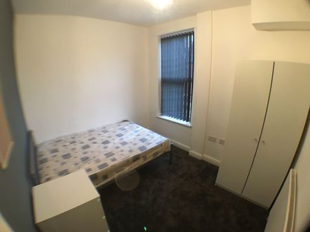 4 Bed - 12 Beechwood Street, Burley, Leeds - LS4 2LX - Student - Photo 3