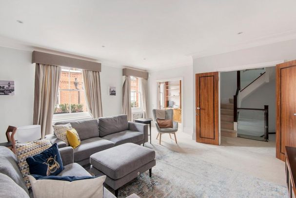 3 bedroom mews to rent - Photo 1