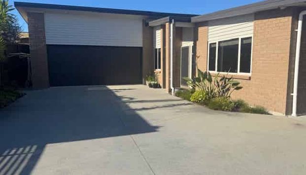 Fully Furnished $-Bedroom Private Sanctuary in Papamoa Beach - Photo 1