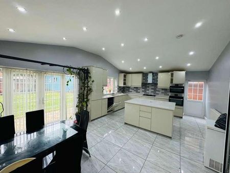 Sandfield Road, West Bromwich, B71 - Photo 2