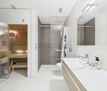 High-end amenities and sunny apartment experience in the Metropolitan - Photo 5