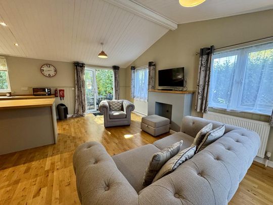 2 bedroom lodge to rent - Photo 1