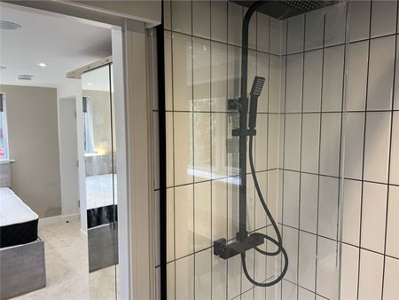 49 Newsome Road, Huddersfield, HD4 - Photo 5