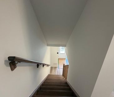 For Lease - 32 Canyon Drive, Kitchener, Ontario - Photo 2
