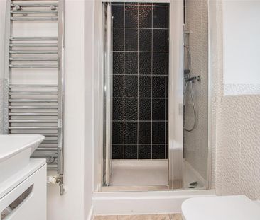 2 bedroom semi-detached house to rent - Photo 6