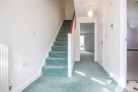 4 bedroom link detached house to rent - Photo 4