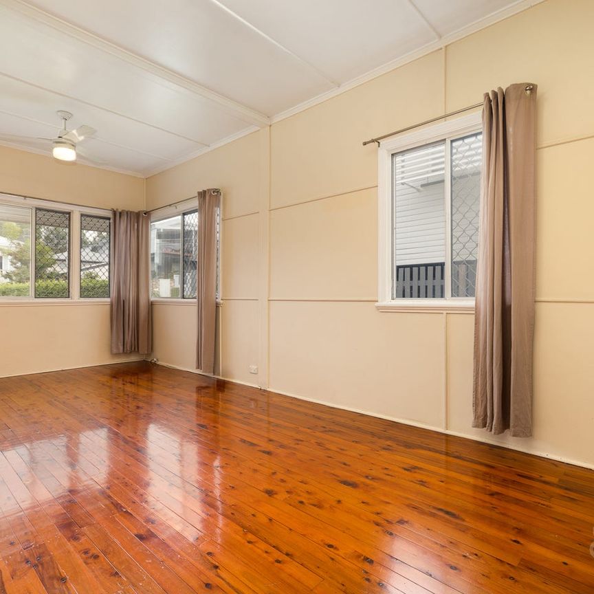 Flexible 4+ Bedroom Home in Kelvin Grove – Garden Maintenance included in the rent! - Photo 1