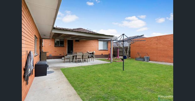 Charming 3-Bedroom Home with Modern Amenities - Photo 1