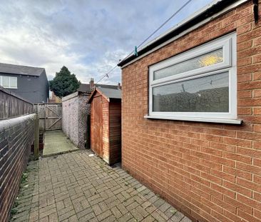 2 bedroom terraced house to rent - Photo 4