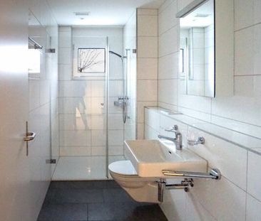 Moderne Familienwohnung mit Wintergarten und Balkon - Photo 4