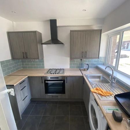 3 bedroom House To Let - Photo 3