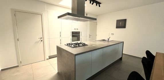 Appartement te huur in Roeselare voor € 850 met 2 slaapkamers - foto 2