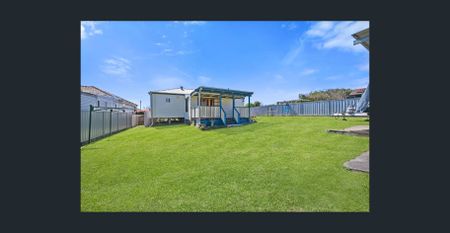 FAMILY LIVING IN THE HEART OF TOWN - Photo 5