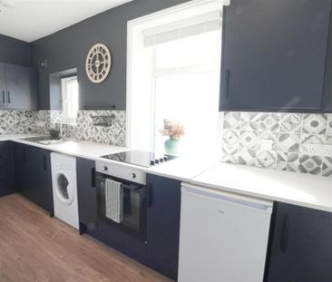 2 bedroom terraced house to rent - Photo 3
