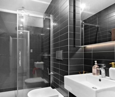 CONVENIENT & CONTEMPORARY LIVING IN PRIME RICHMOND LOCATION - Photo 1