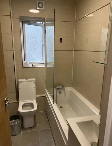 4 bedroom flat to rent - Photo 5