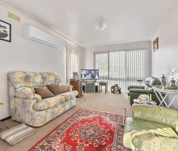 Comfortable Family Home with Solar Savings! - Photo 1