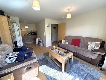 2 bedroom flat to rent - Photo 2