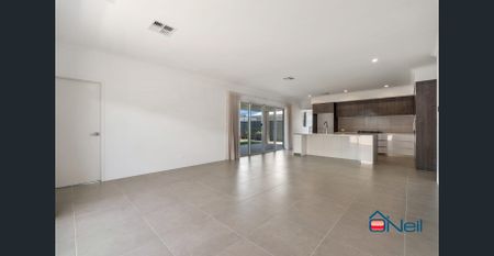 BYFORD - 4X2 - BEAUTIFUL, STYLISH & SPACIOUS HOME - Photo 2