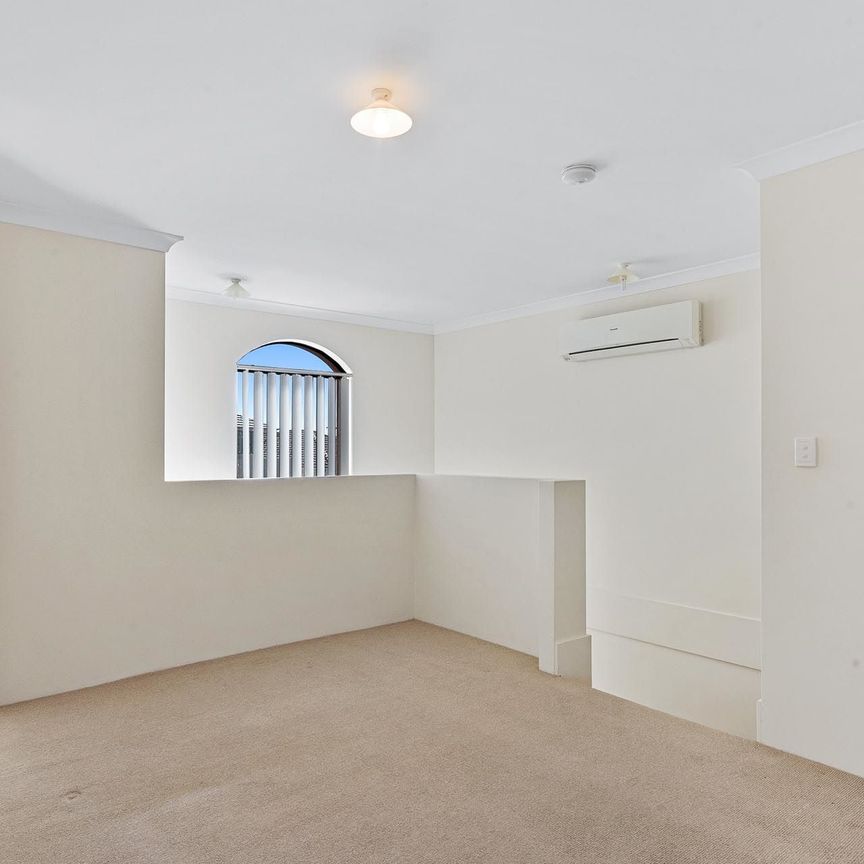 79/27 Meadow Springs Drive, - Photo 1