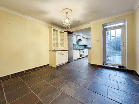 3 bedroom end of terrace house to rent - Photo 2