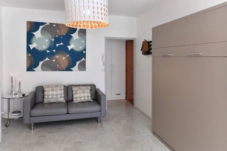 BIEN EN LOCATION SAISONNIÈRE - CHARMANT STUDIO AVEC PISCINE - Photo 5