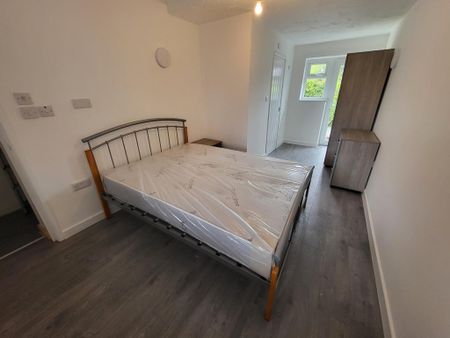 3 bedroom townhouse to rent - Photo 2