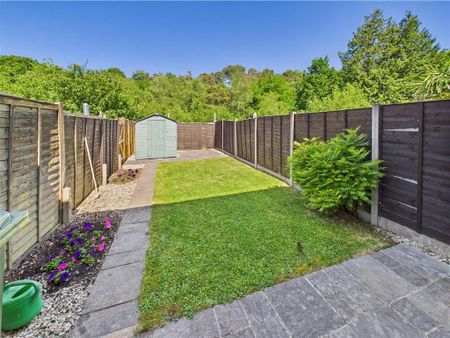 2 bedroom end of terrace house to rent - Photo 3