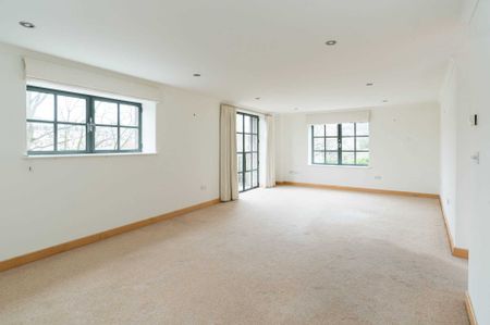 The Tramshed, Walcot - Photo 5