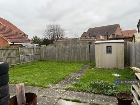 3 bedroom terraced house to rent - Photo 2