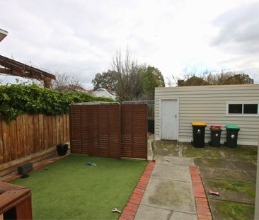 Comfortable Living in a Sought-After Coburg Location - Photo 5