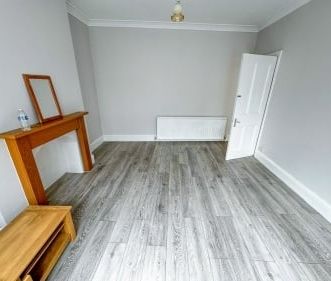 3 Bed Semi-Detached House, Sumner Road, HA1 - Photo 1