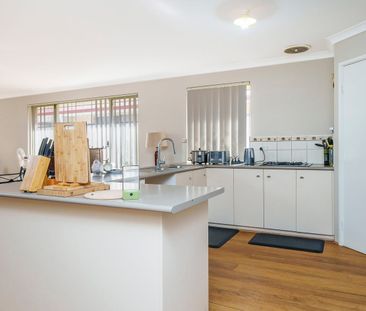 FULLY FURNISHED & FITTED - Photo 2