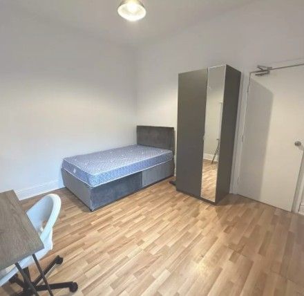 6 Bed Terraced House, Margery Park Road, E7 - Photo 2