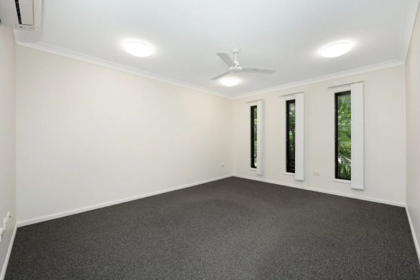 Style, Space & Simplicity - Photo 1