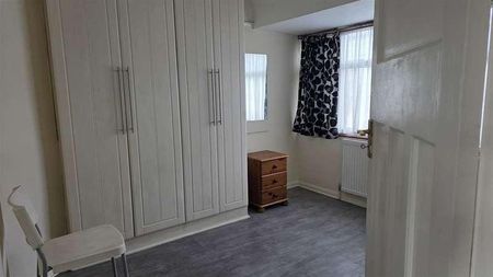 Scotts Road, Southall, UB2 - Photo 4