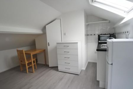 Studio to rent - Photo 3
