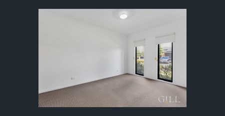 Beautiful 4-Bedroom Residence in Highly Sought-After Berwick - Photo 5