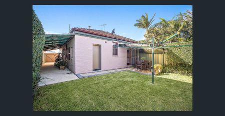 Family friendly semi in a sought after pocket - Photo 3